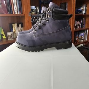 FabKids Camo boots